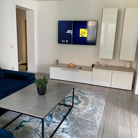 Rose Apartment Piatra Neamţ エクステリア 写真
