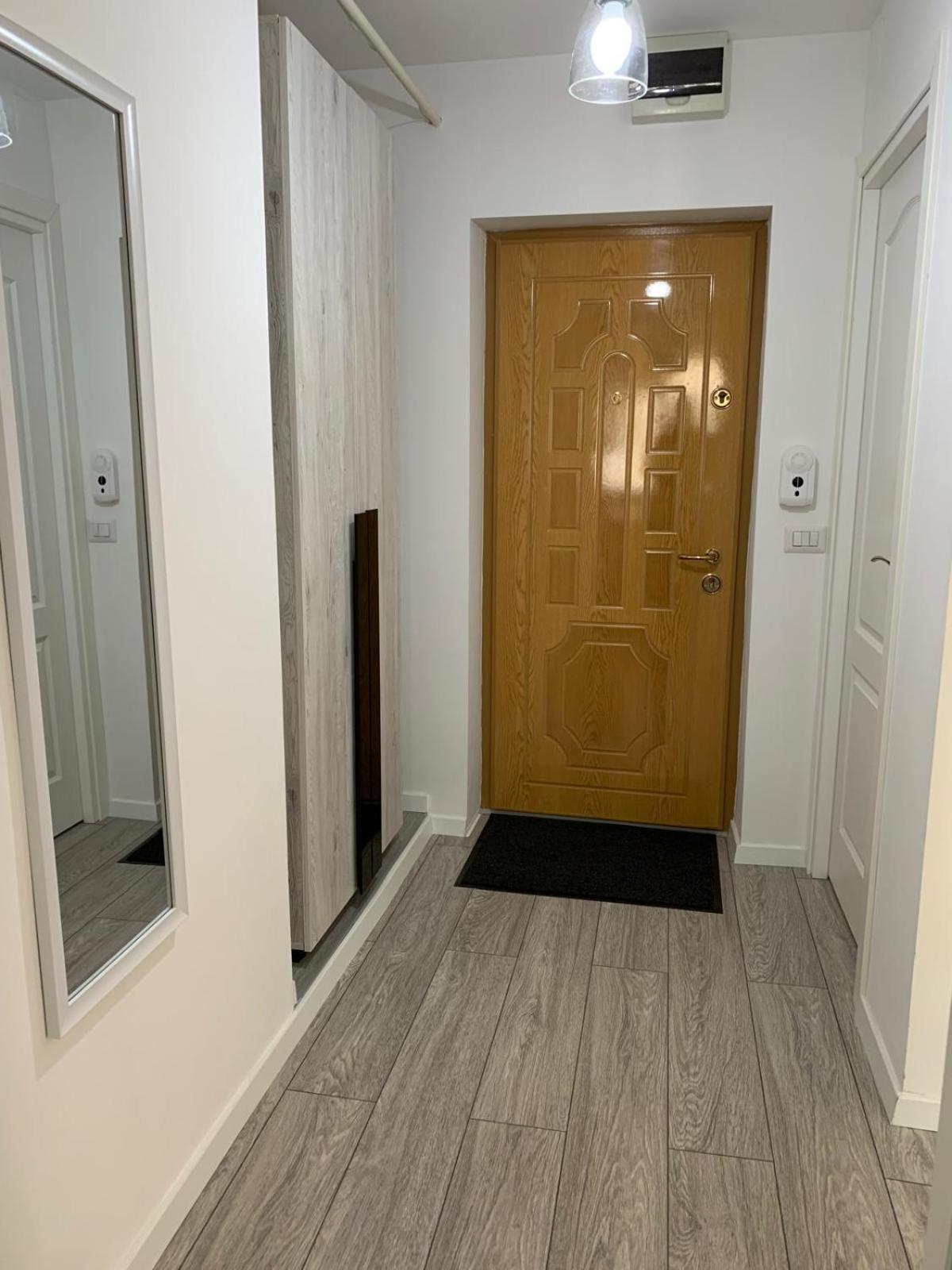 Rose Apartment Piatra Neamţ エクステリア 写真