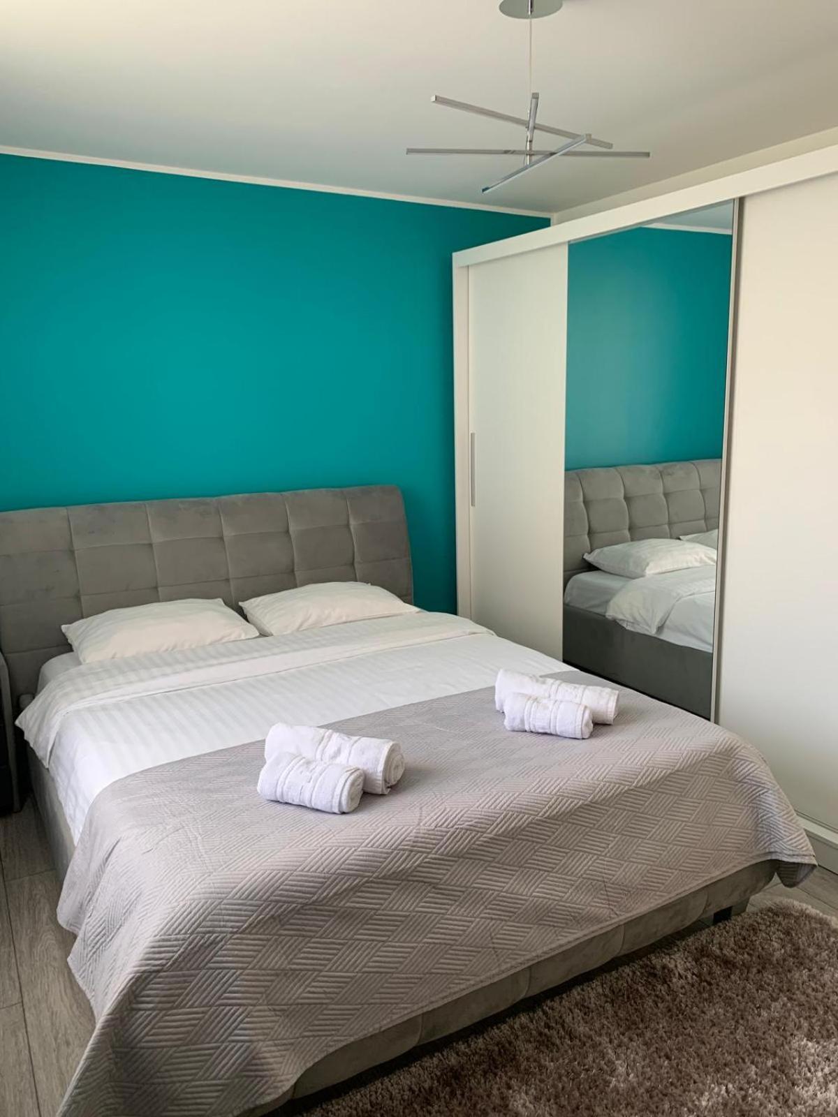 Rose Apartment Piatra Neamţ エクステリア 写真
