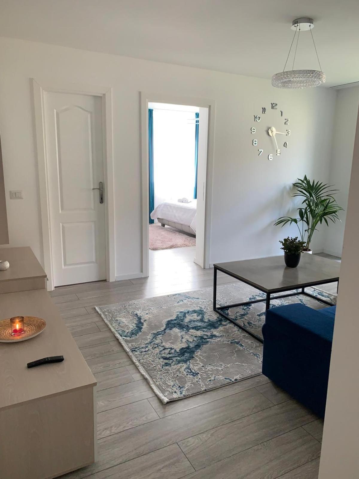Rose Apartment Piatra Neamţ エクステリア 写真