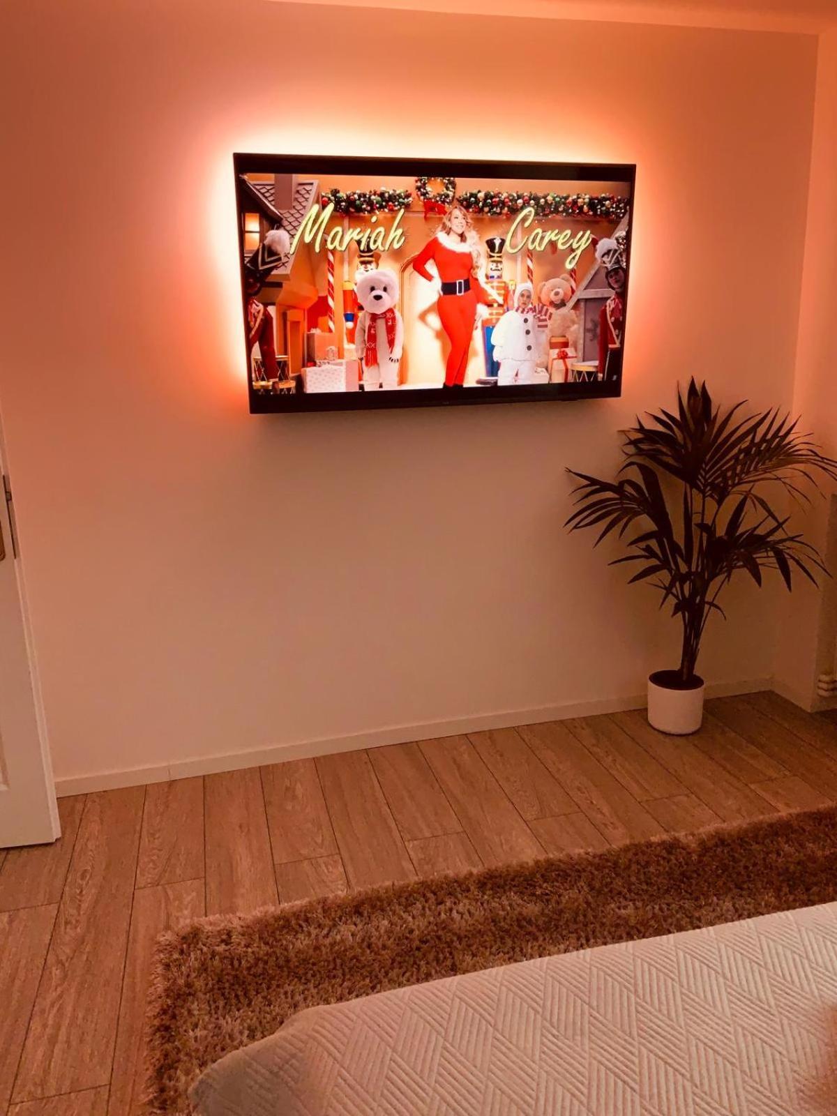 Rose Apartment Piatra Neamţ エクステリア 写真